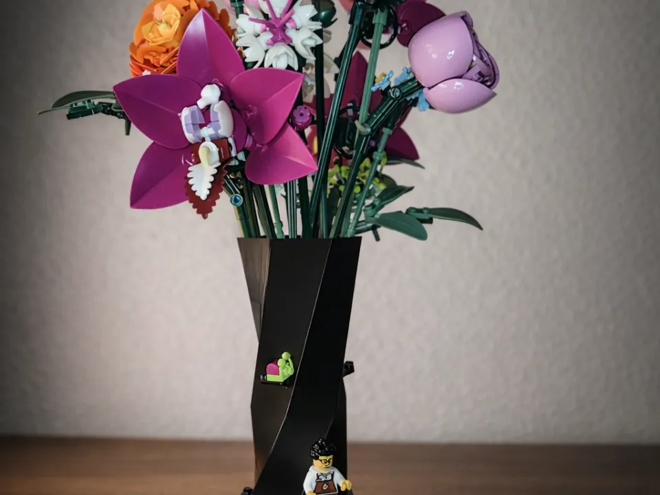 Brick Botanical Twisted Hexagon Vase – Snoet Sekskantet Vase til Klodser & Blomster