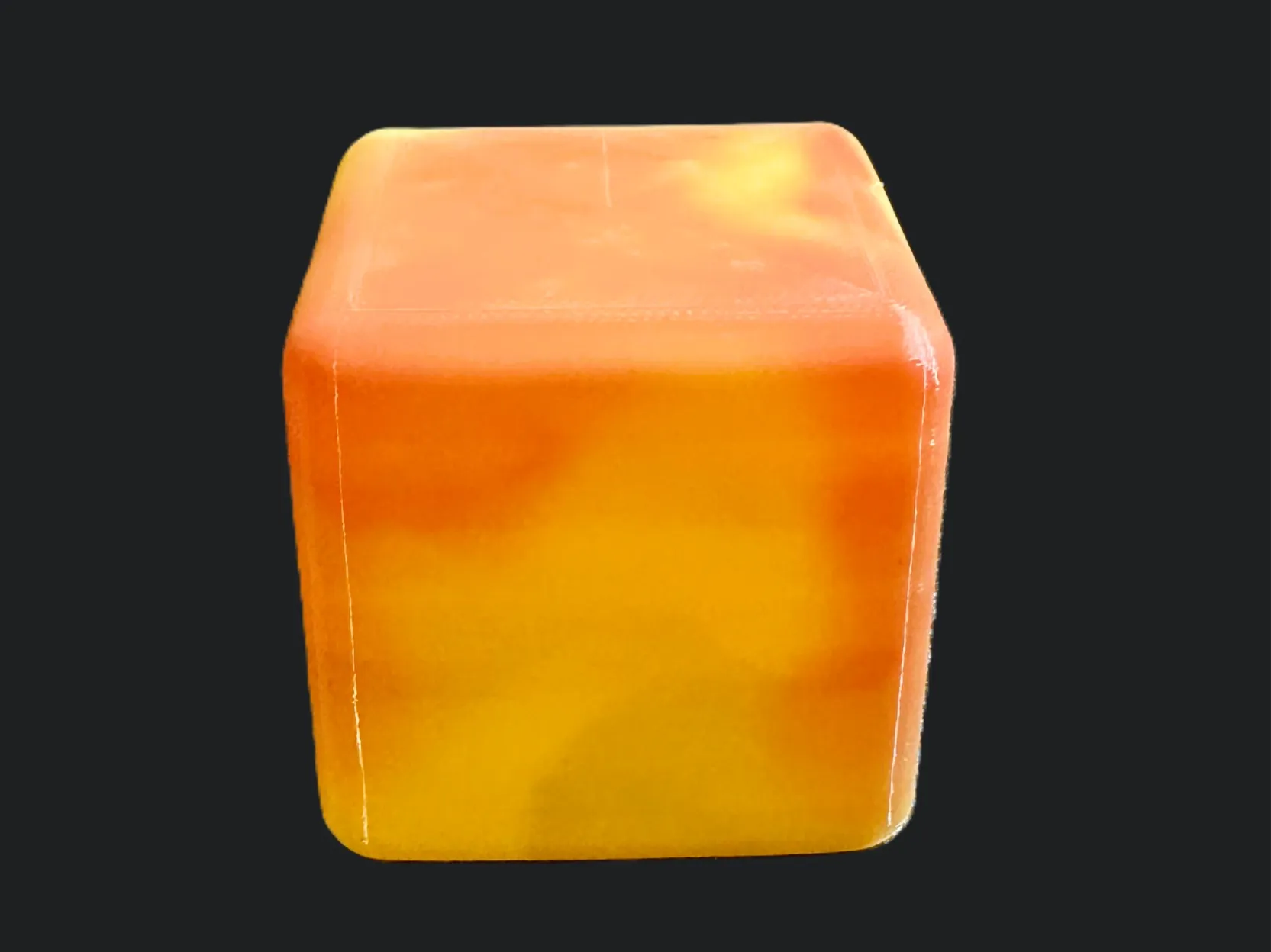 [NML-PLAY-FID-GUL-007] Ice Cube – Soft Sensory Squeeze Cube (3 størrelser) (Gul, 30 mm)